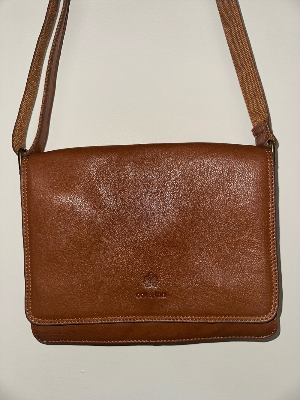 OAK & TAN Women’s Brown Leather Messenger Bag with Adjustable Strap